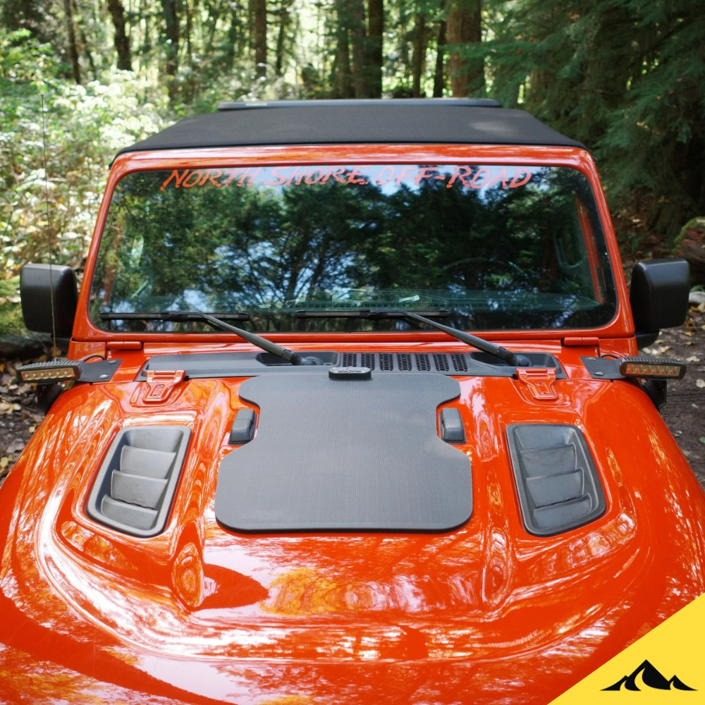 front view showing the hood of the jeep wrangler rubicon gladiator with a cascadia 4x4 vss system hood solar panel